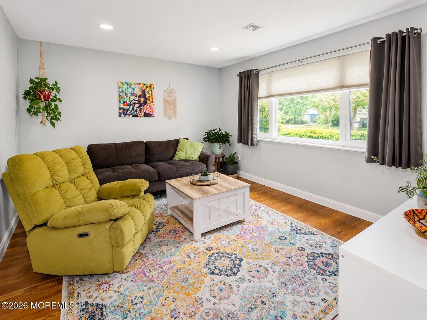 Image 3: Living Room
