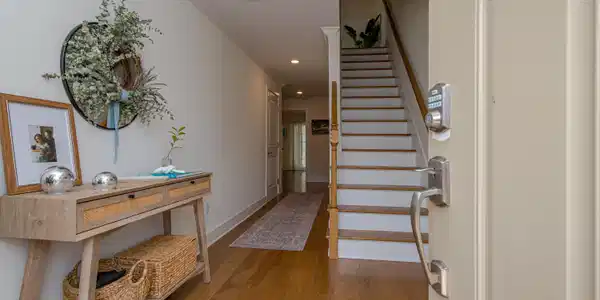 Image 4: Entry Hallway