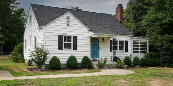 11 Swan Avenue