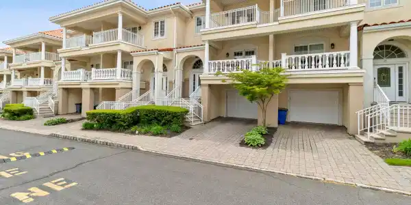 17 Riviera Drive
