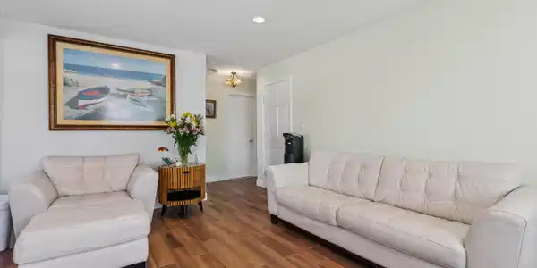 Image 4: 5
