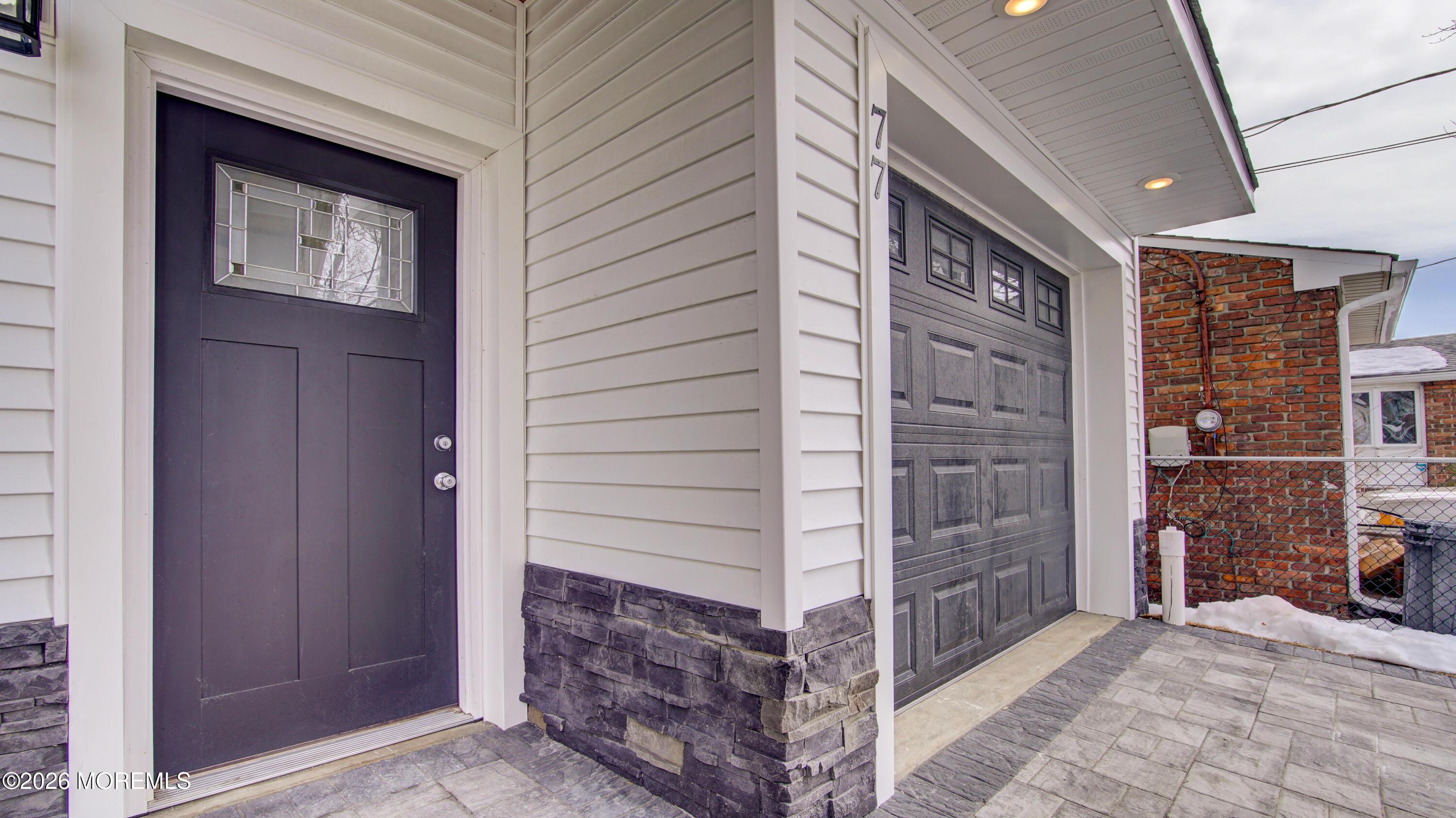 Image 4: Lower Level Entrance