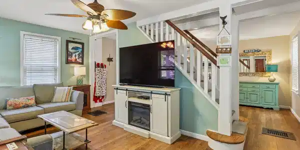 Image 3: 001