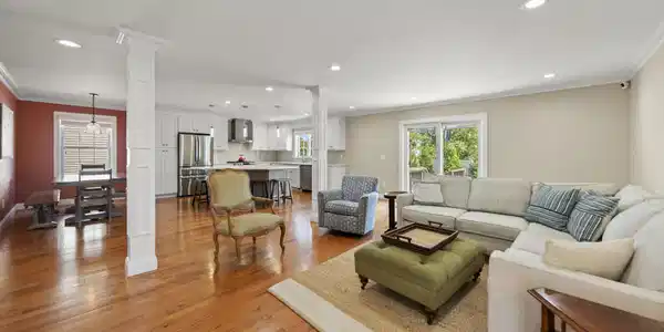 Image 2: 813 E Curtis (27)