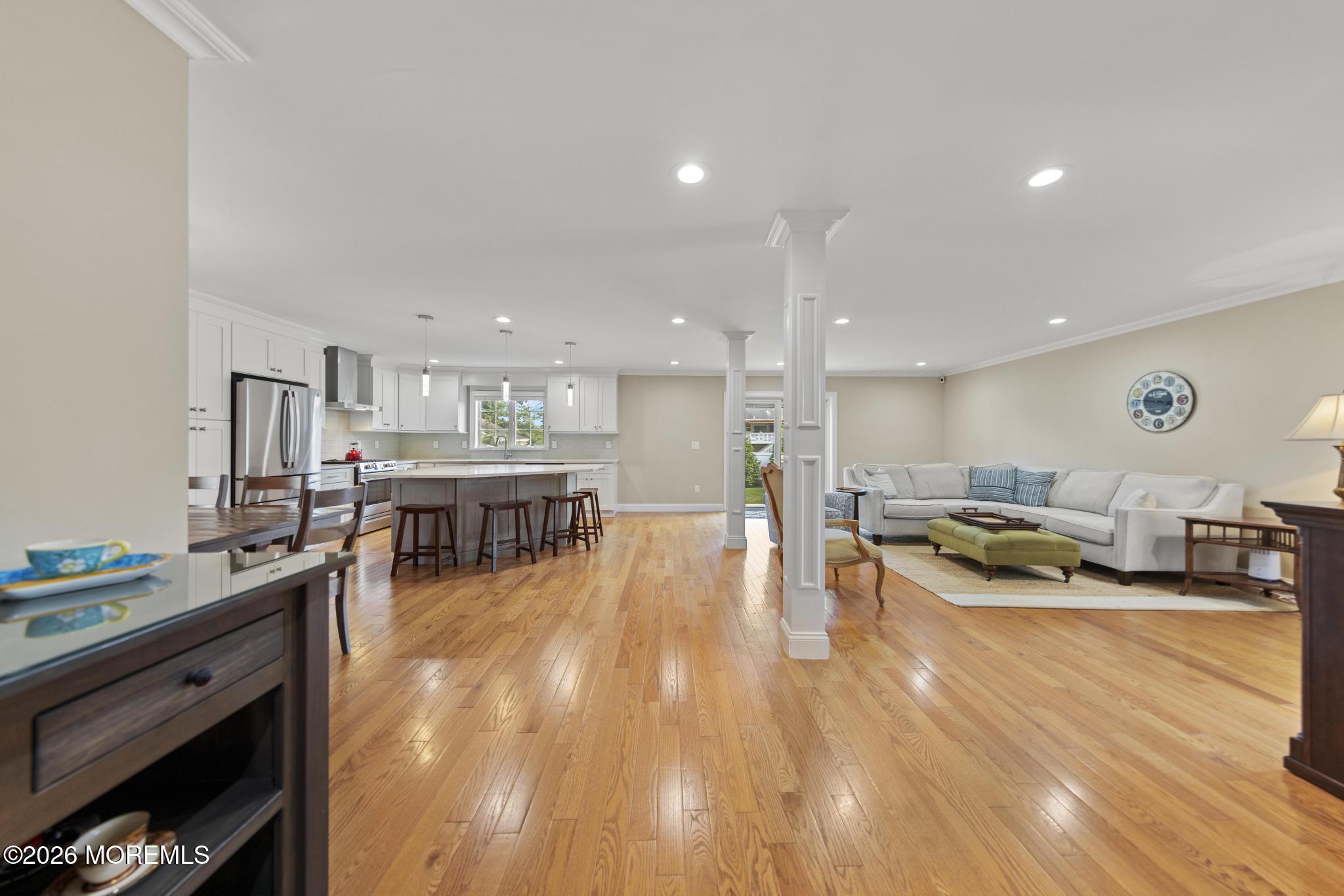 Image 3: 813 E Curtis (21)