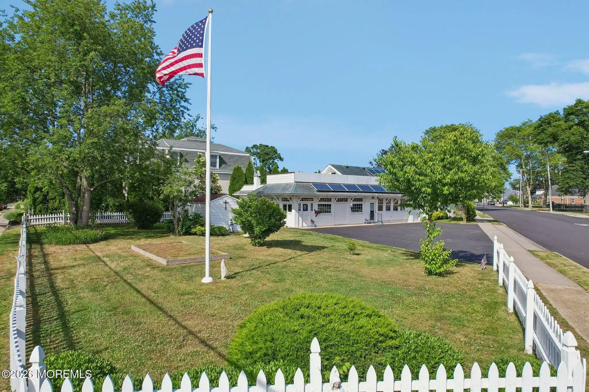 Image 1: 1-web-or-mls-Brighton Ln-S1006-001