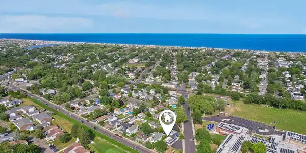 Image 2: 45-web-or-mls-Brighton Ln-S1006-045