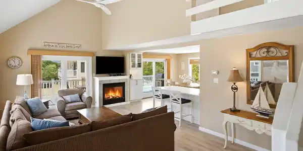 Image 3: 19-Living 4 with Fire