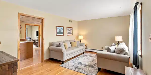 Image 4: 04-Family Room 1a