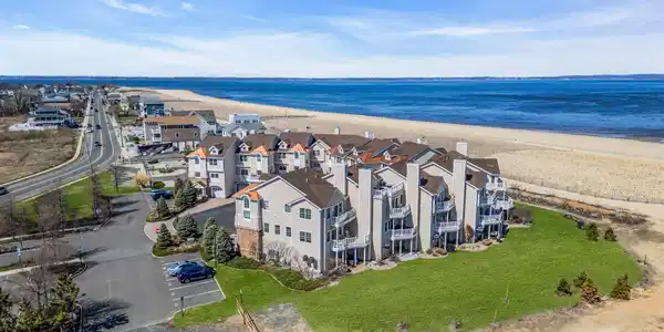 201 Gateway Court Unit 1