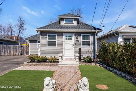 469 Center Avenue
