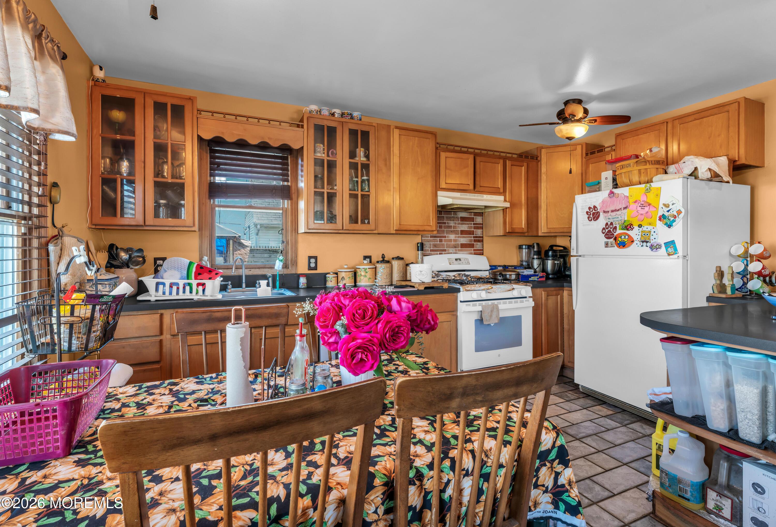 Image 4: 141 7th St