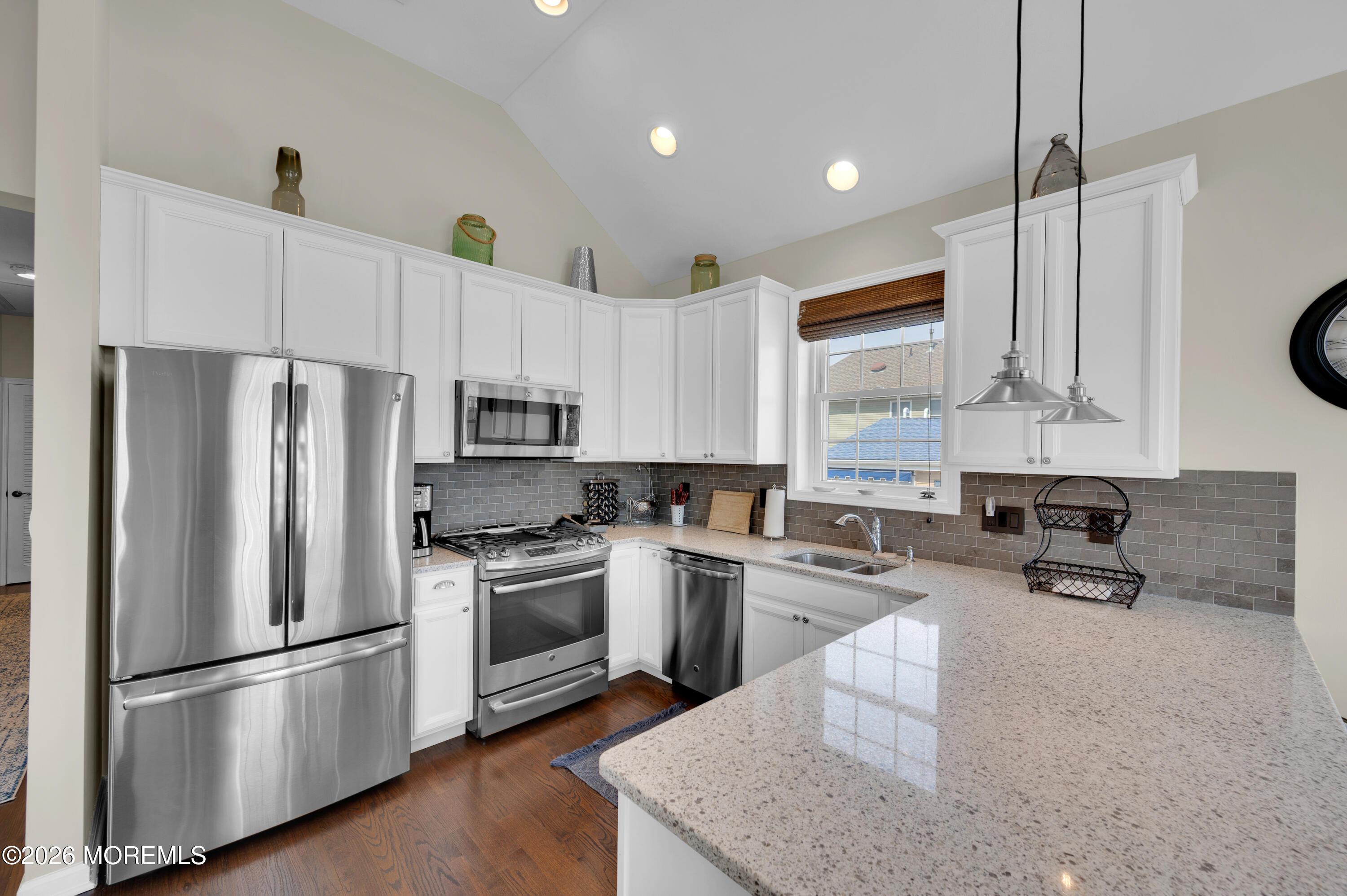 Image 4: Kitchen 4