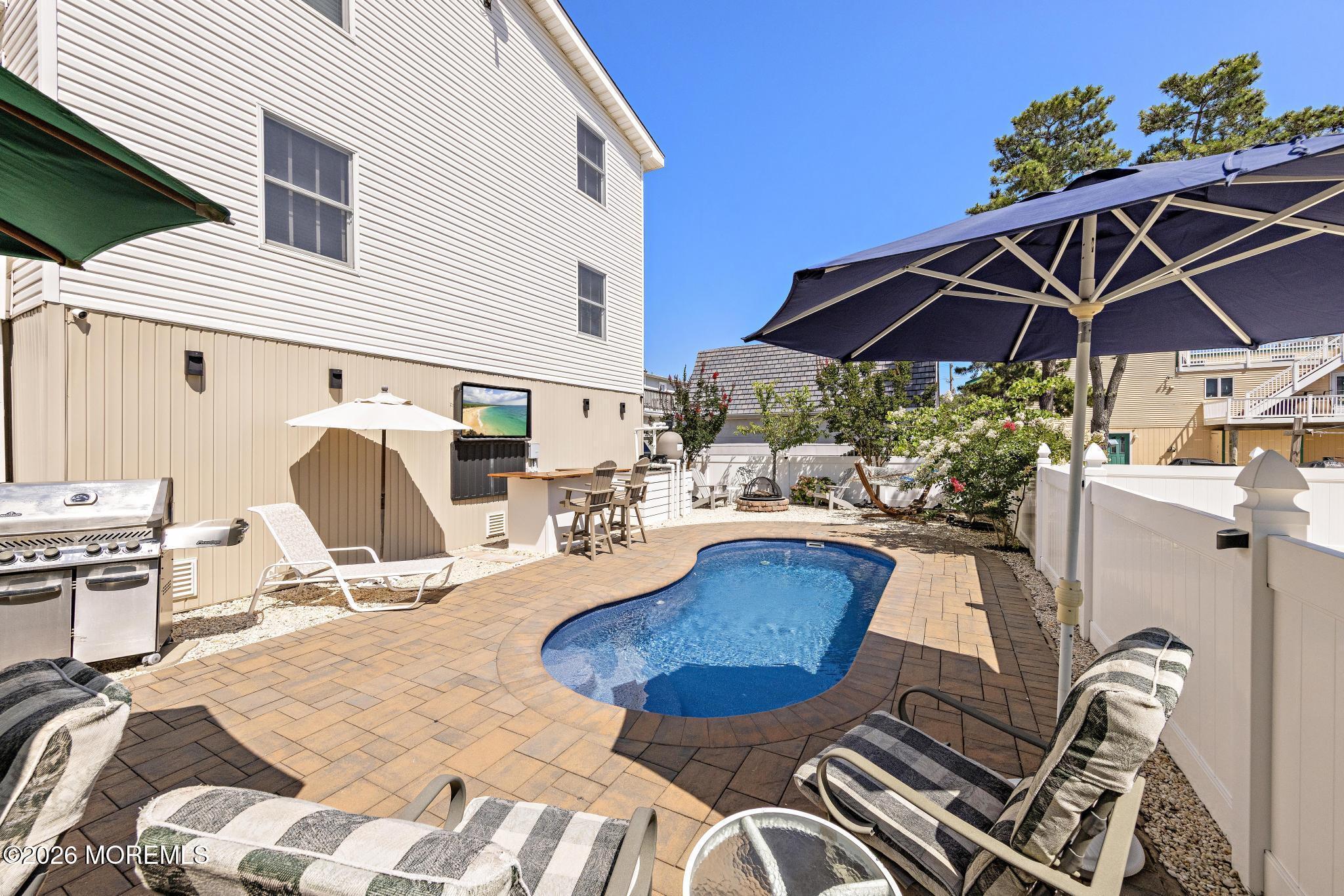 Image 3: 20x10 Saltwater Pool
