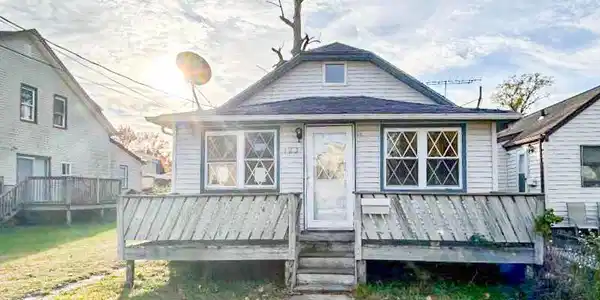 123 Forest Avenue