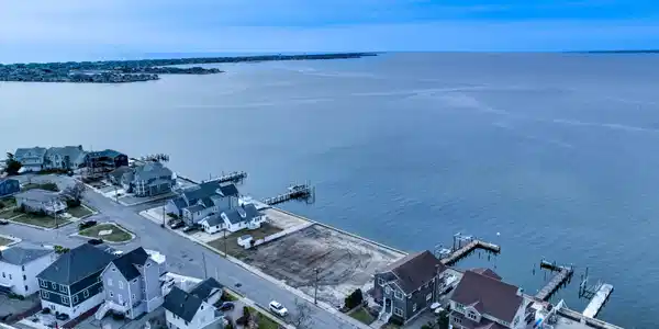 Image 2: 511 Sunset Drive South Aerial -4