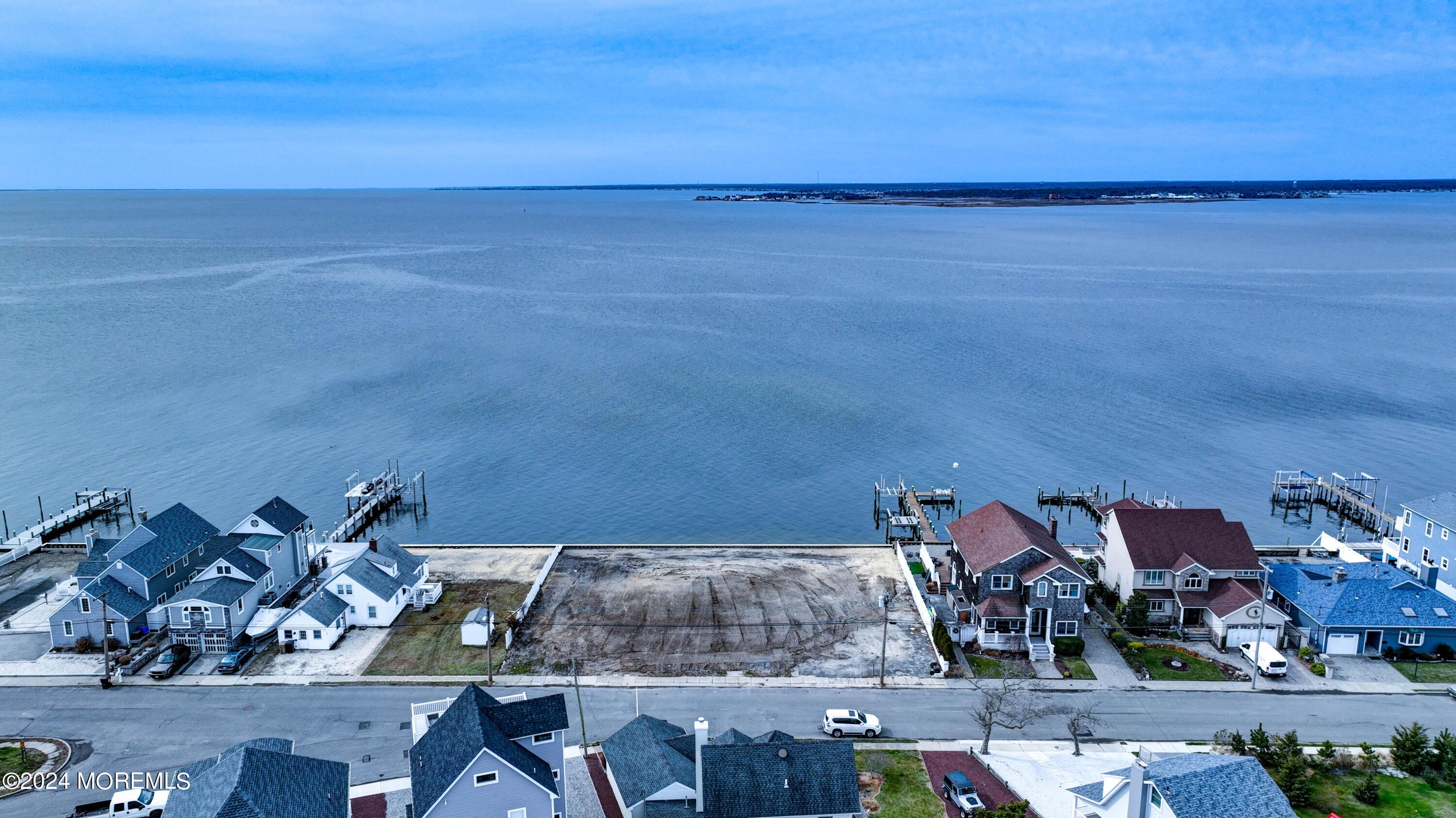 Image 3: 511 Sunset Drive South Aerial -1