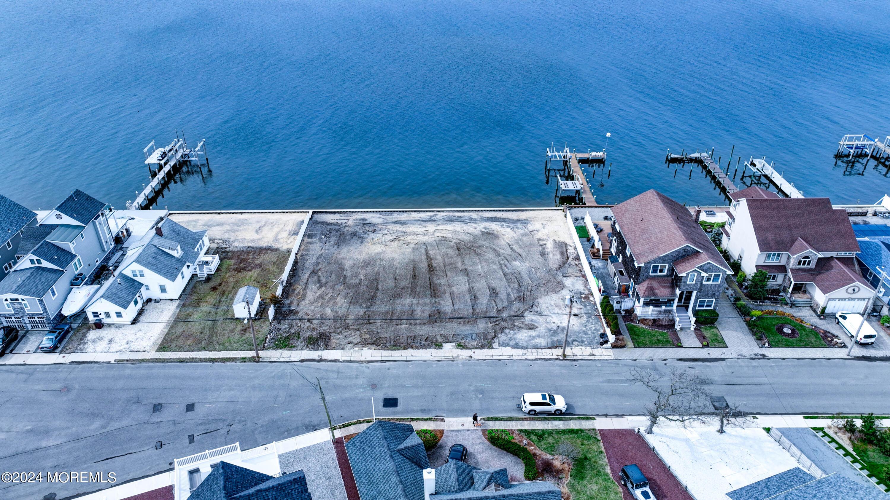 Image 4: 511 Sunset Drive South Aerial -2