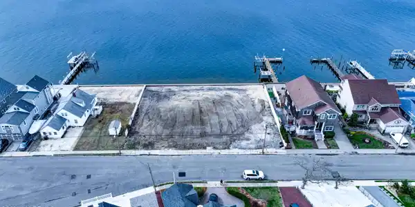 Image 4: 511 Sunset Drive South Aerial -2