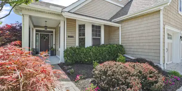 40 Iselin Lane