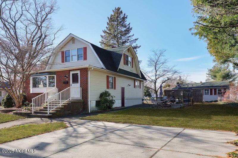 Image 4: AppletonHouseDriveway