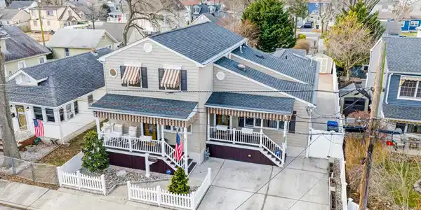 35 Bay Avenue