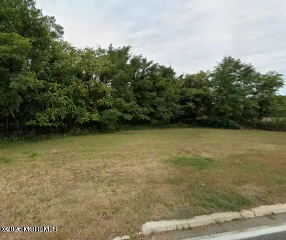 Image 1: 33 Route 36