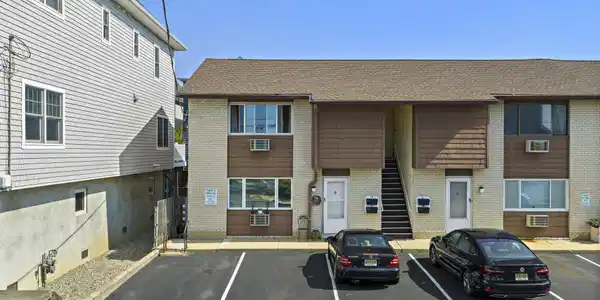 Image 2: 1 Osborne Pl (10)