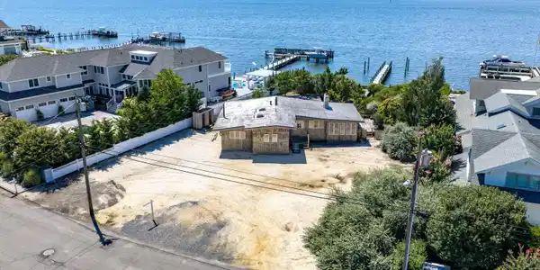 Image 2: 78_Bayview_LL (5 of 37)