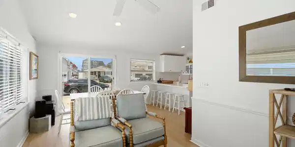 Image 3: 02-Living 1a