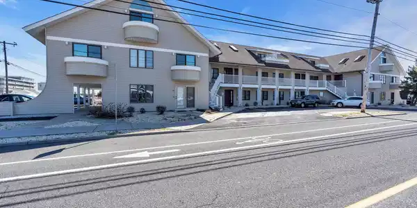 2201 SE Central Avenue Unit 207
