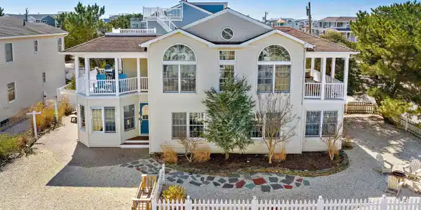 100 E Muriel Avenue