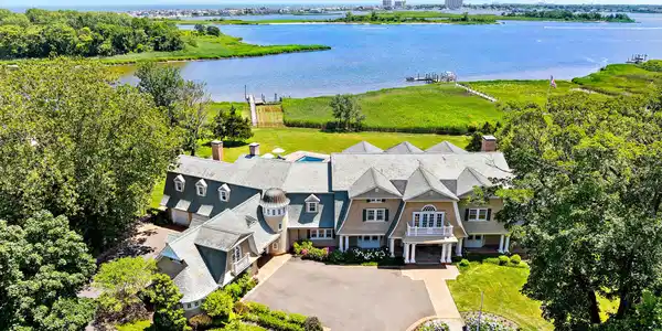 12 Oyster Bay Drive