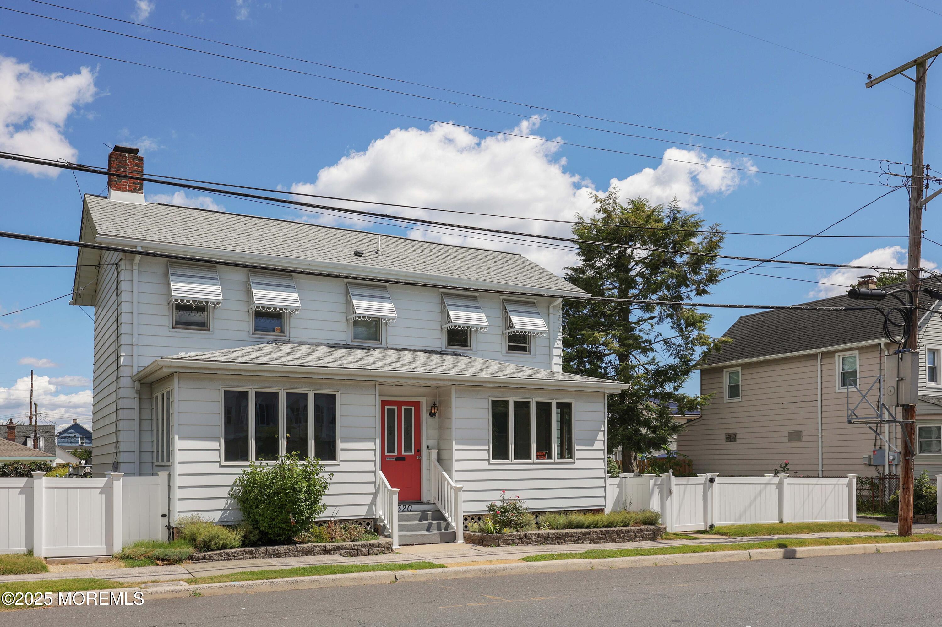 Image 3: Front