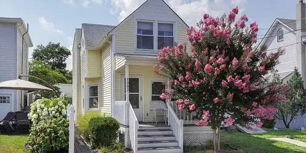 1003 Hammond Avenue
