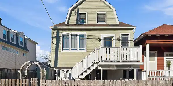 52 Barberie Avenue