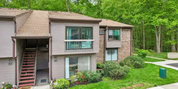 65 Lexington Court