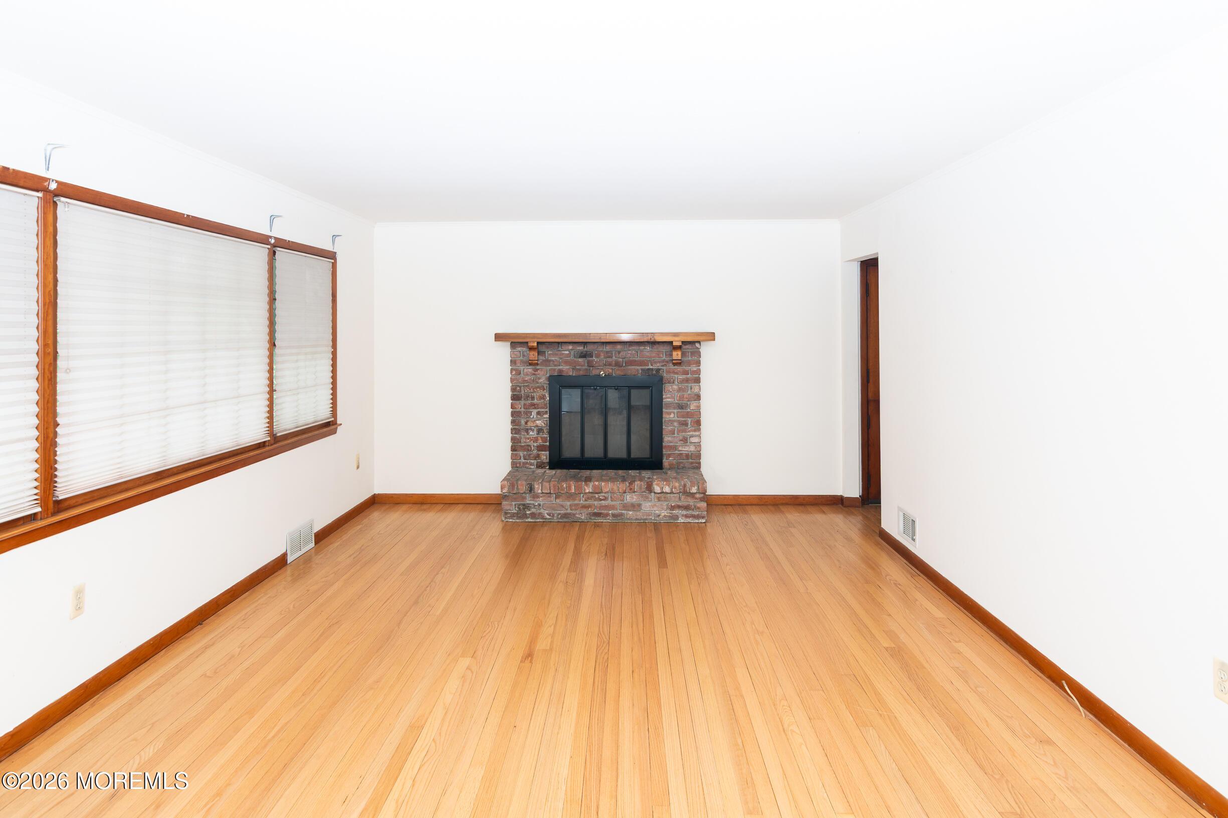 Image 3: 161 Washington Living Room-1