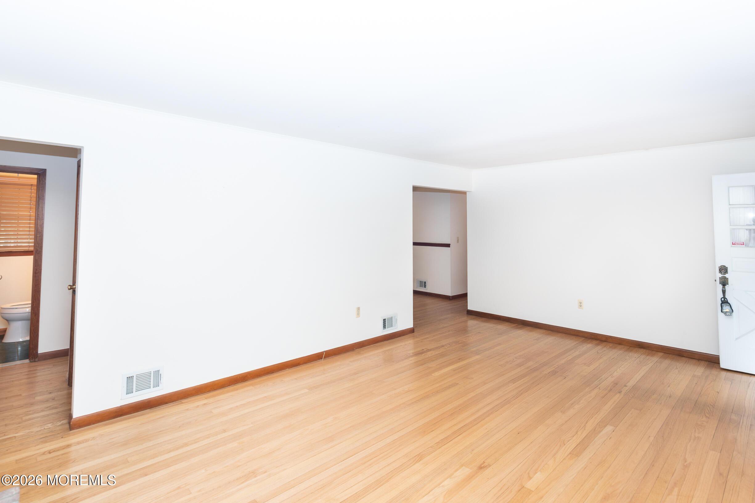 Image 4: 161 Washington Living Room-3