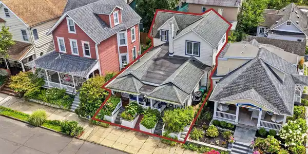 Image 2: 1700 Sq Ft
