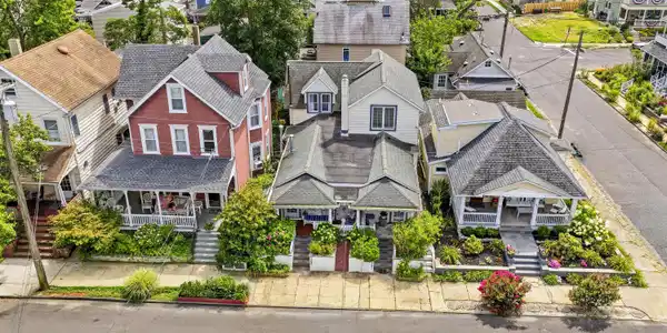 Image 3: 3BR / 2BA + bonus Rooms