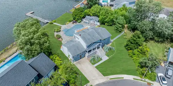 86 Shrewsbury Drive