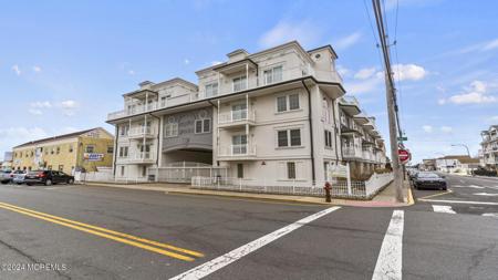 15 Sumner Avenue Unit 13