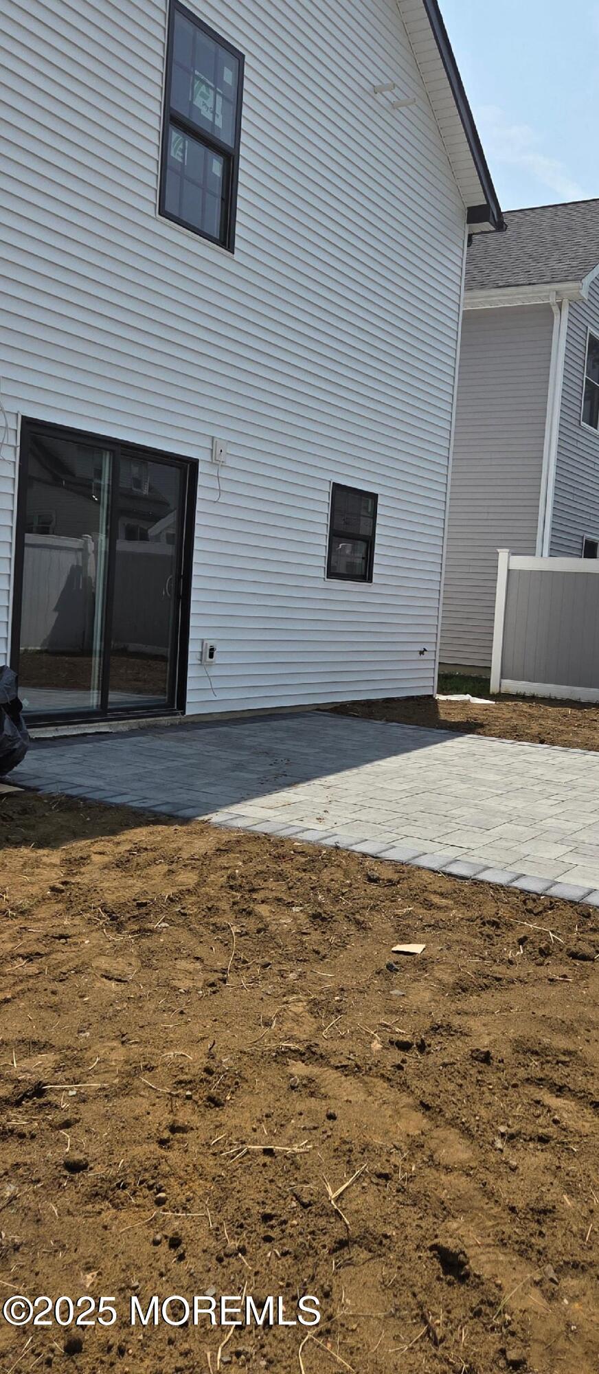 Image 3: Paver patio, access from kitchen