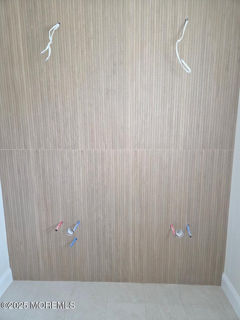 Image 4: Tile behind second bath, double vanity