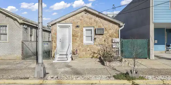 116 Sheridan Avenue Unit 4