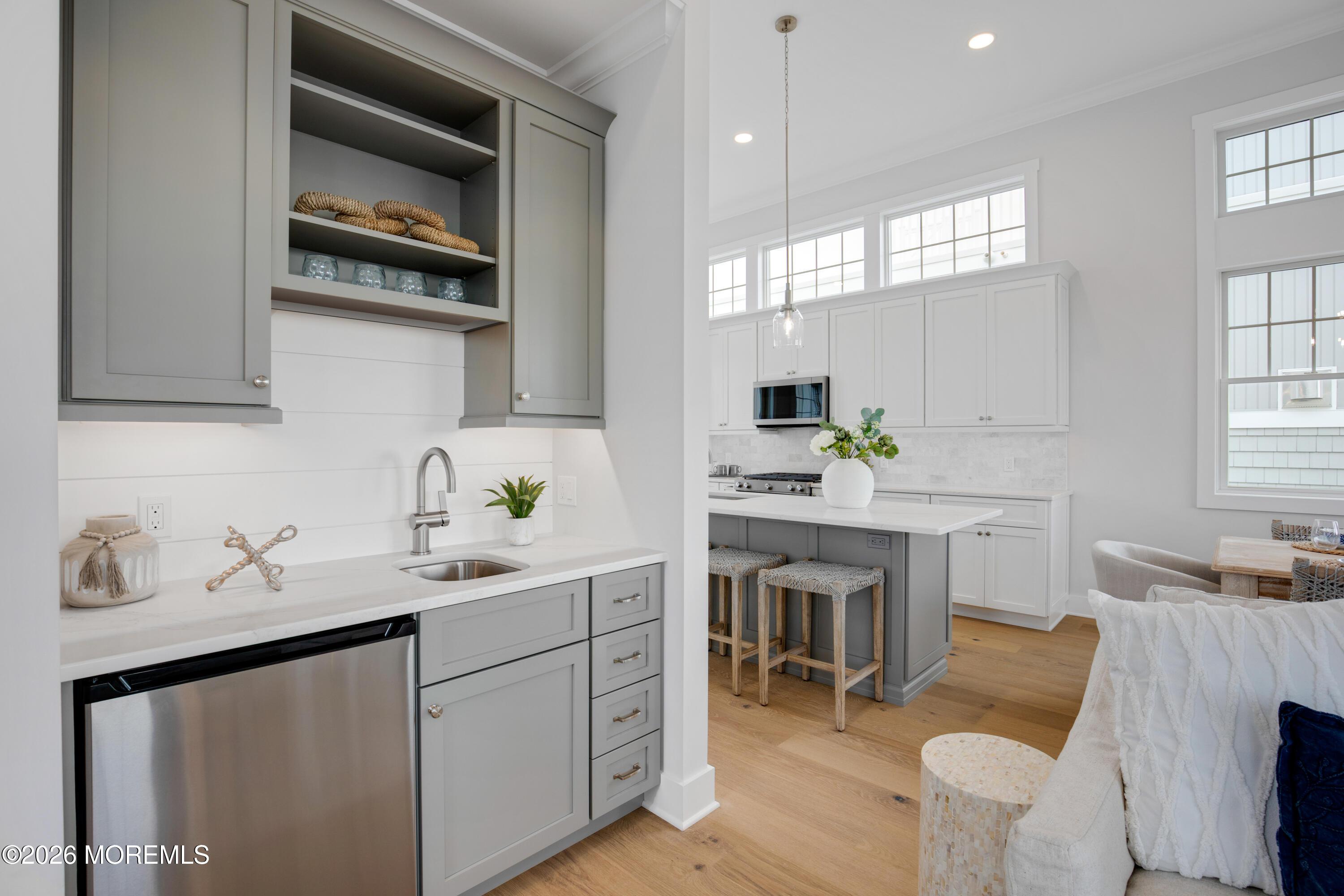 Image 3: bar.fixed.toward.kitchen