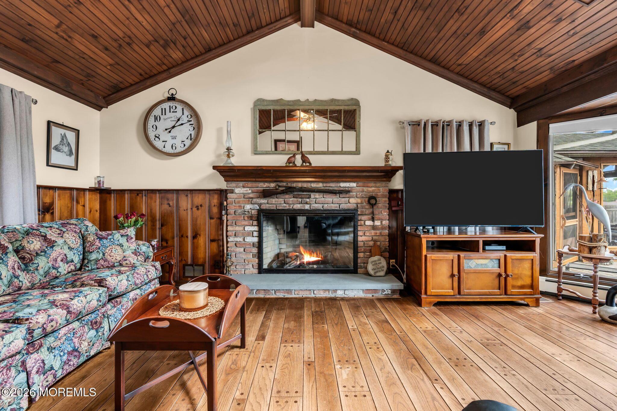 Image 2: Living Room