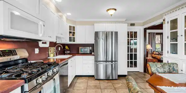 Image 3: Kitchen