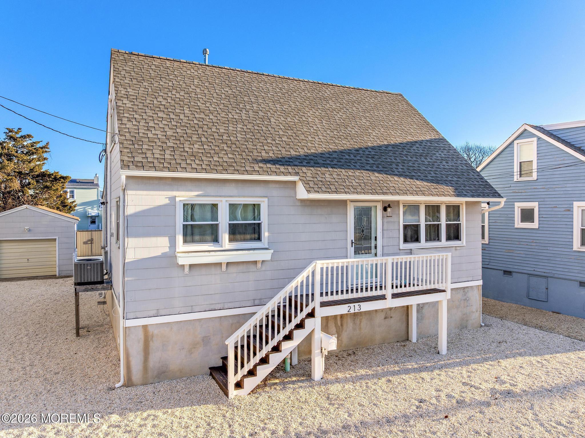 Image 2: 213 W 13th (17)